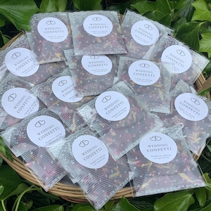 100 sacchetti per coriandoli nuziali BIANCHI con rose rosse essiccate - sacchetti fai da te per riempire sacchetti per coriandoli bianchi biodegradabili in sacchetti vittoriani, dimensioni del palmo della mano 7x7 cm