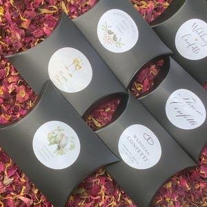 50 cajas de confeti biodegradables de lujo para bodas + flores de rosas secas. Hazlo tú mismo. Todo en un kit. Gran variedad de calcomanías.