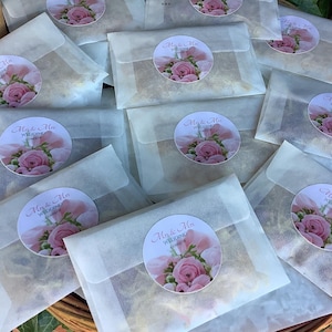 75 Mrs + Mrs biodegradabili sacchetti di coriandoli rosa essiccati per matrimonio in sacchetti di velina biodegradabili Coriandoli per matrimonio BRIDE+BRIDE fai da te riempimento a U