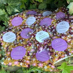 75 lila witte bruiloftsconfettien in kleurrijk, pakjes, lila witte biologisch afbreekbare rozenbloemenconfetti, alles in kit, DIY YOU FILL-zakjes