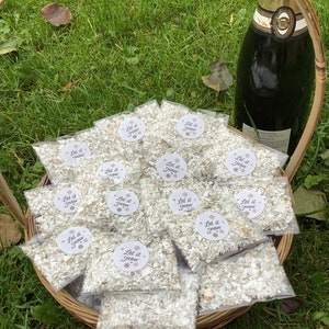 100 sacchetti di coriandoli bianchi dorati per matrimonio, fiocchi bianchi riciclabili con effetto metallico dorato, lussuosi coriandoli dorati per matrimonio - fai da te