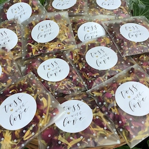 50 saquinhos de confete para jogar no casamento, com estampa de rosas vermelhas secas, biodegradáveis, para encher você mesmo. 50 saquinhos de confete com a frase "JOGUE COM AMOR" para casamento.