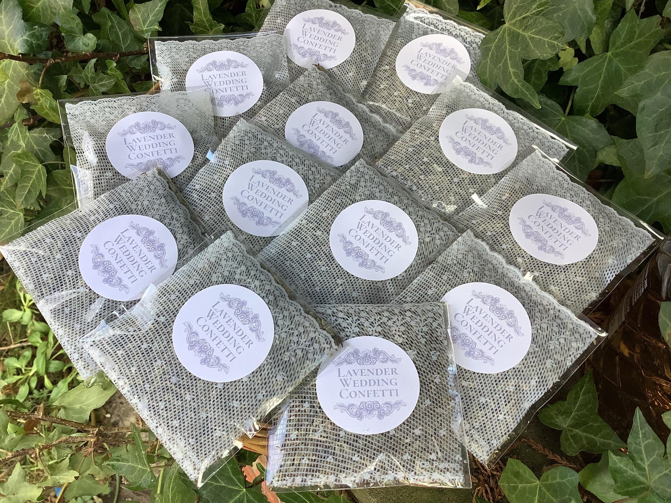 50 lavender wedding confetti throws-Dried English lavender +premium sachets,sticker choice.50 bags Lavender wedding confetti. Biodegradable