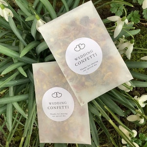 30 coriandoli bianchi per matrimonio + sacchetti in velina biodegradabili con mix di rose rosse essiccate. Prezzo Premium-Budget di LUSSO. Fai da te, riempi i sacchetti.