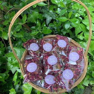 75 sacchetti lilla per coriandoli nuziali con rose rosse essiccate - biodegradabili - sacchetti da riempire fai da te