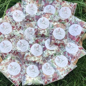100 coriandoli "Let It Snow" a tema HOLLY+IVY, coriandoli per matrimonio invernale (fiocchi di neve verdi bianchi PLA riciclabili, rose rosse essiccate, riempimento fai da te a U)
