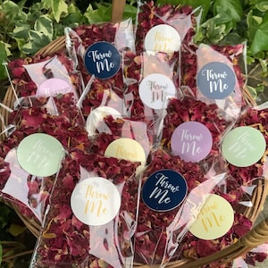 75 zakken gedroogde biologisch afbreekbare rode roos bruiloft confetti gooit. Kies witte, gouden, citroen, lila, groene, blauwe stickers