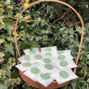 50 confeti de boda verde salvia o verde bosque, confeti de nieve para bodas, bolsas de celofán para rellenar (no pétalos reales, por favor recicle los copos de nieve)