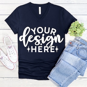 Bella Canvas 3005 Navy V Neck Mockup, Bella Canvas 3005, Flat Lay Mockup, Stylizowany Mockup, Letni Mockup, Granatowy T-shirt z dekoltem w serek, Mockup Tee