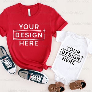 Mommy and Me Mockup, Bella Canvas 3001 Rosso, Bella Canvas 100B Bianco, Mockup di Famiglia, Mockup di mamma e bambino, Body, Mockup in stile