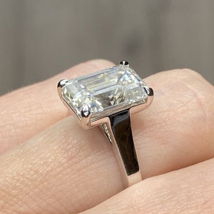2,5 ct Smaragd geschnitten Moissanite Verlobungsring 14K Weißgold Solitär Ehering Ring für sie Versprechen Geschenk Ring Smaragd Jahrestagsring