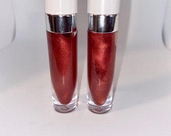 Red shimmering lipgloss (Ruby red)