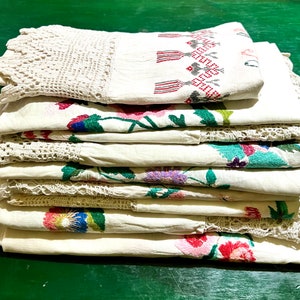 Vintage Ukrainian towel , Ukrainian decor , Hand embroidery , Glory to Ukraine, Rushnyk , Ethnic pattern .