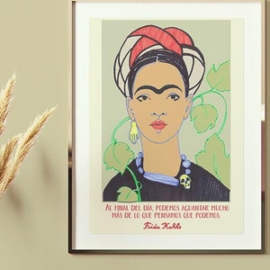 K&ouml;nnte beinhalten: Ein gerahmtes Poster mit einem Portr&auml;t von Frida Kahlo und einem Zitat auf Spanisch: "Al final del d&iacute;a podemos alcanzar mucho m&aacute;s de lo que pensamos que podemos." Frida Kahlo.
