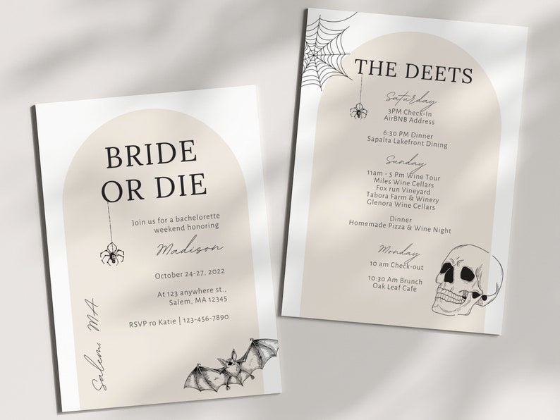 Op de afbeelding: Een 'Bride or Die' vrijgezellenfeest uitnodiging met een zwarte spin en vleermuis illustratie. De uitnodiging bevat het schema voor het weekend met activiteiten zoals wijnproeverijen en een zelfgemaakte pizza- en wijn avond. De tekst op de uitnodiging luidt 'Bride or Die' en 'Sluit je aan bij ons voor een vrijgezellenweekend ter ere van Madison'.