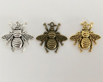 Bee Charm: Journal Embellishment, Jewellery Supply.