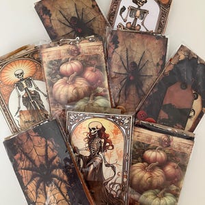 Halloween thematisch gemischte Journal Schrottpackung mit ca 60 Stück, scrappy Schnipsel Papierpackung, Papierstücke, Bastelbedarf, Geschenk für Handwerker