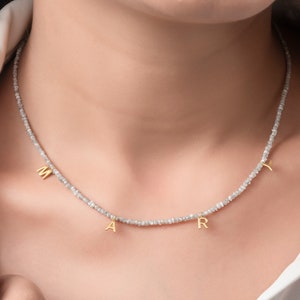 Collar colgante inicial de diamante blanco en bruto personalizado en oro macizo de 14 qt, regalo de compromiso personalizado con encanto único: regalo perfecto para ella