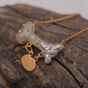 Collar con colgante de mascota con inicial personalizada, colgante de hueso de perro con diamantes, colgante de diamantes grises, collar de plata para mascota, regalo para mamá perruna para el día de la madre