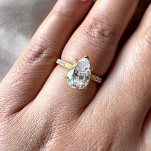 Pear Cut Engagement Ring with Leaf Engraving, Lab Grown/Created Diamond Ring, 14k Solid Gold Jewelry - IGI Certified 2 Carats Diamond