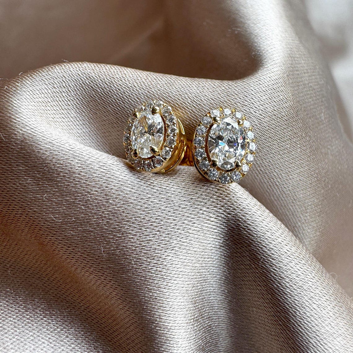 IGI Certified 1 - 6 TCW Oval Cut Lab Grown Diamond Halo Solitaire Stud ...