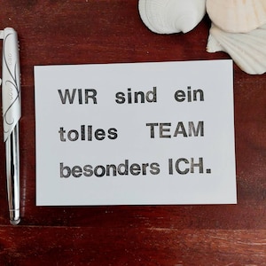 Carte postale avec inscription « Nous sommes une ÉQUIPE... » A6 amusante au travail carte de vœux humour carte bureau noir et blanc cadeau pour collègues