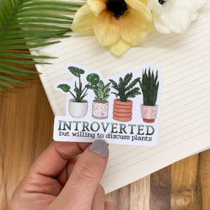 Calcomanía de introvertido pero dispuesto a hablar sobre plantas, calcomanía de introvertido, calcomanía de plantas, calcomanías para computadora, calcomanías de vinilo, etiquetas estéticas