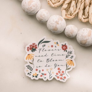 Blumen brauchen Zeit zu blühen, also tun Sie Aufkleber, Aufkleber für Becher, Aufkleber für psychische Gesundheit, ermutigender Aufkleber, Motivationsaufkleber, Blumenaufkleber