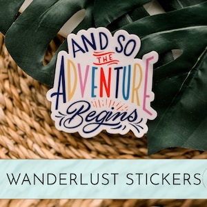 Adesivo per bottiglia d'acqua "Viaggio, e così inizia l'avventura", adesivo per auto, adesivi per paraurti, adesivi per roulotte, etichetta Wanderlust, camper