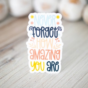 Adesivo "Nunca se esqueça de quão incrível você é", adesivo de gentileza, adesivo para celular, adesivo de amor próprio, adesivo pastel, adesivo de citação, adesivo para garrafa d'água