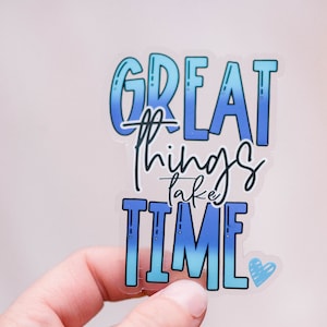 Naklejka Great Things Take Time, naklejka przezroczysta z cytatem, naklejka na butelkę z wodą, naklejka inspirująca, naklejka wodoodporna, naklejka na laptopa, notatnik
