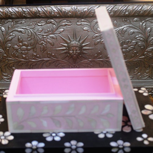 Handmade bone inlay light pink tissue holder box , Dinning tissue shops holder , home decor tissue holder , room decor tissue holder