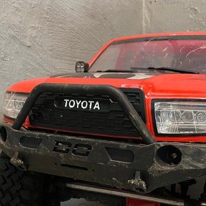 Parrilla delantera en blanco estilo Toyota moderno Honcho de Axial SCX6, sin pintar (gris)