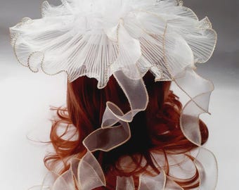 Hochzeitskopfschmuck – handgefertigter Hochzeitshut – exklusive Hochzeitsdekoration für den Kopf der Braut