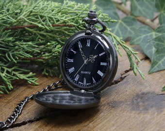 Groomsmen Geschenke-Personalisierte Taschenuhr mit Kette-Gravierte Monogramm Benutzerdefinierte Uhr-Beste Männer Vorschlag Hochzeitsfeier Bräutigam Geschenk Trauzeuge
