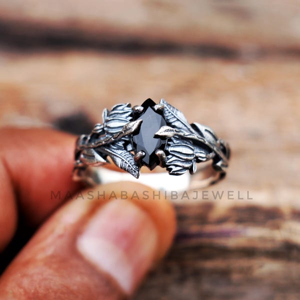 Anel de Noivado Artesanal com Folhas Prateadas em Ônix Preto, Formato Marquise, Joia de Design Exclusivo para Casamento