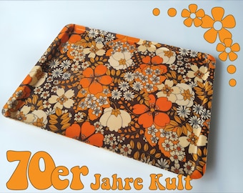 May include: A rectangular serving tray featuring a dense floral pattern in shades of orange, cream, and dark brown. The design includes various flower sizes and leaf shapes covering the entire surface. The text 70er Jahre Kult is visible.