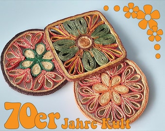 Drei Topf Untersetzer aus farbigem Bast