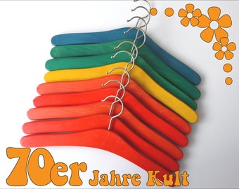 9 colorful wooden hangers of the 70s