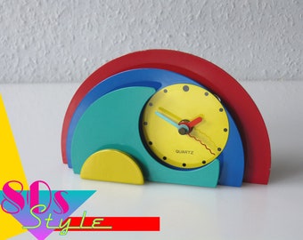 Iconic table clock from the 80s in Memphis style