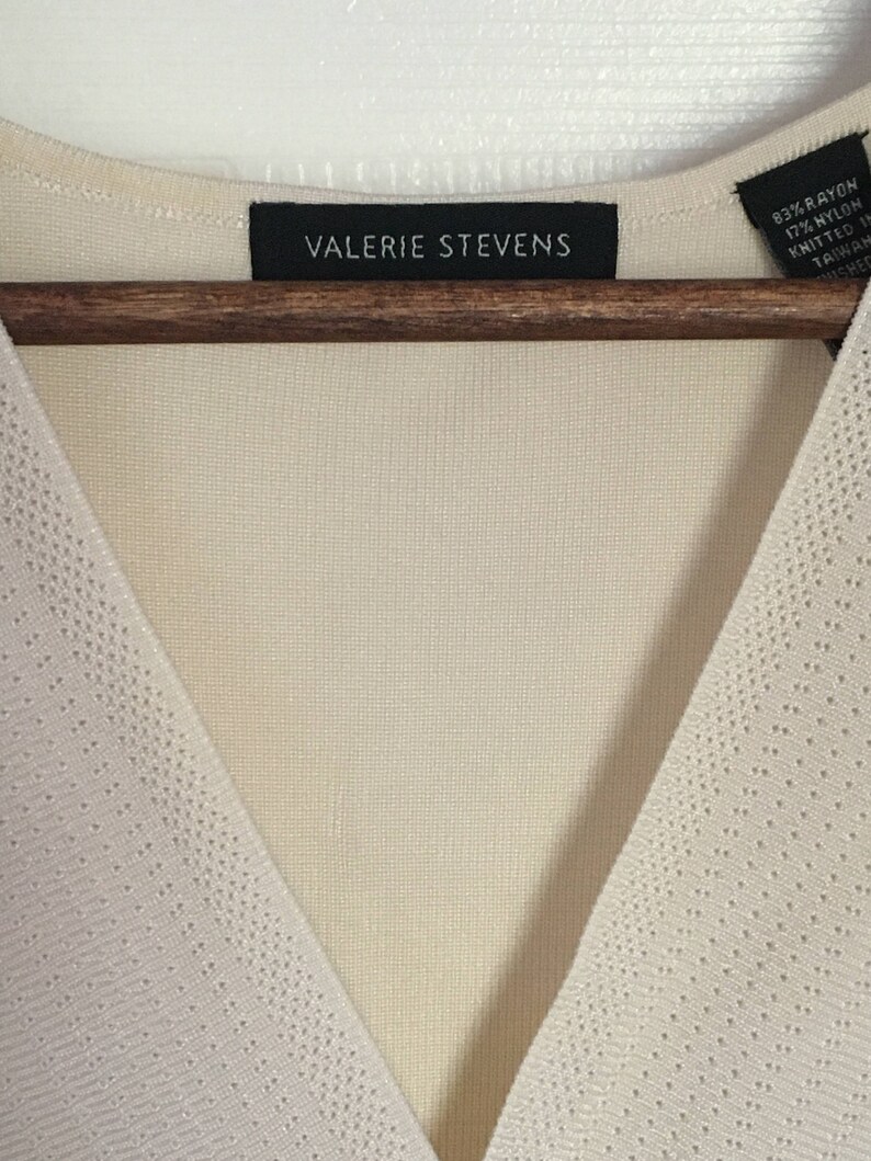 Women/'s Valerie Stevens Cream Blouse
