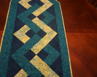 Geometric Quilted Table Runner, Interlocking Squares 16x39