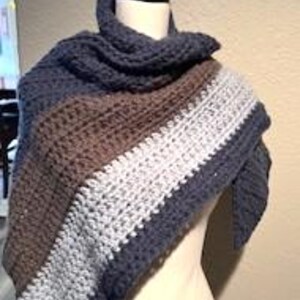 Triangle crochet scarf