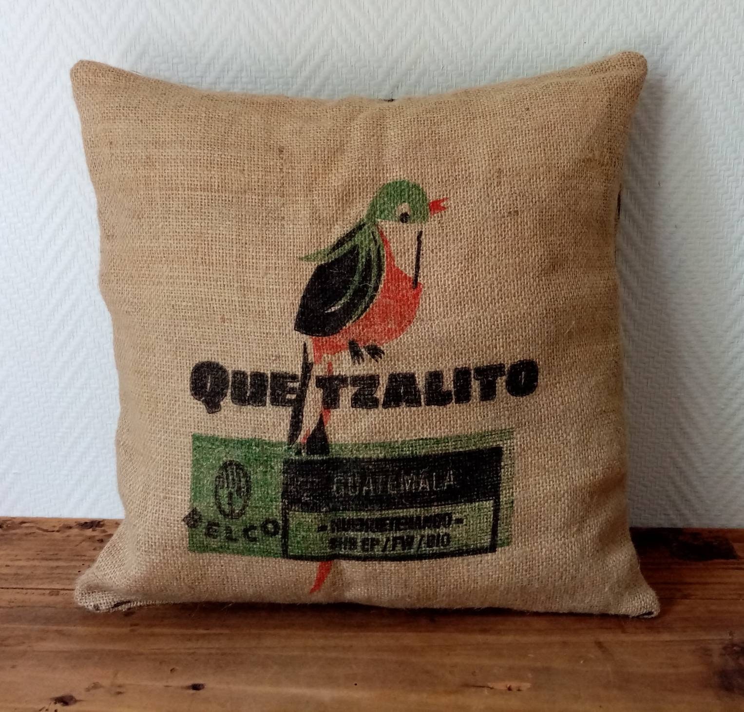 Housse de Coussin Quetzalito en Toile Jute, Sac à Café Recyclé Du Guatemala, 35x35cm