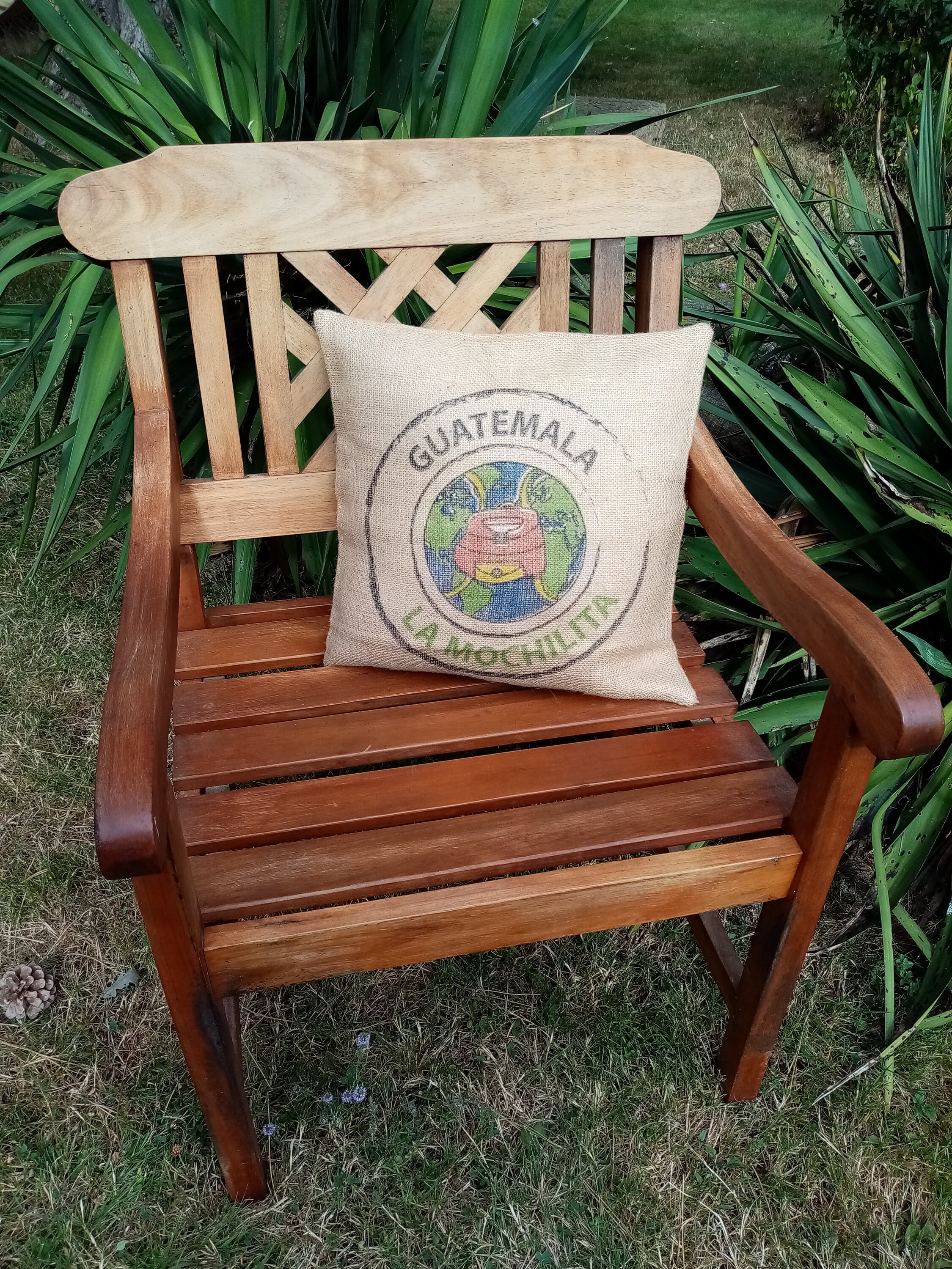 Housse de Coussin Mochilita en Toile Jute, Sac à Café Recyclé Du Guatemala 40x40cm