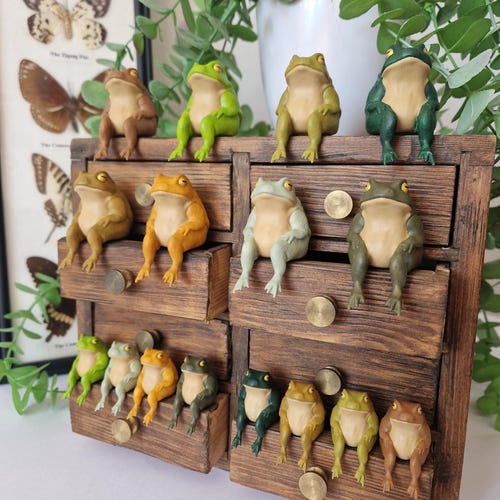 Miniature Frog Figurine Shelf Sitter – Hand Painted Whimsical Desk