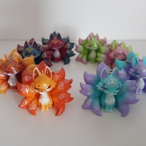 Beautiful Nine Tailed Fox/Kitsune Gashapon Toy Figurines/Key Chains - Approx. 4cm Tall - Eight Styles to Choose From - UK Dispatch