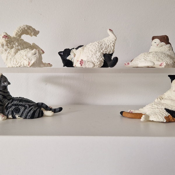 Figurines miniatures de chats paresseux - Cinq styles au choix - Frais de port et d'expédition au Royaume-Uni