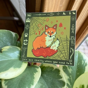 je bent precies waar je moet zijn: vinylsticker | waterdicht weerbestendig | cottagecore fairycore fox goblin kern spookachtig