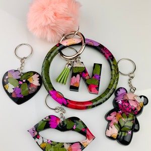 Multi Floral & Black Keychain Bracelet |Personalized Resin Initial Keychain Bracelet Set |Custom Keychain Holder | Custom Keychain